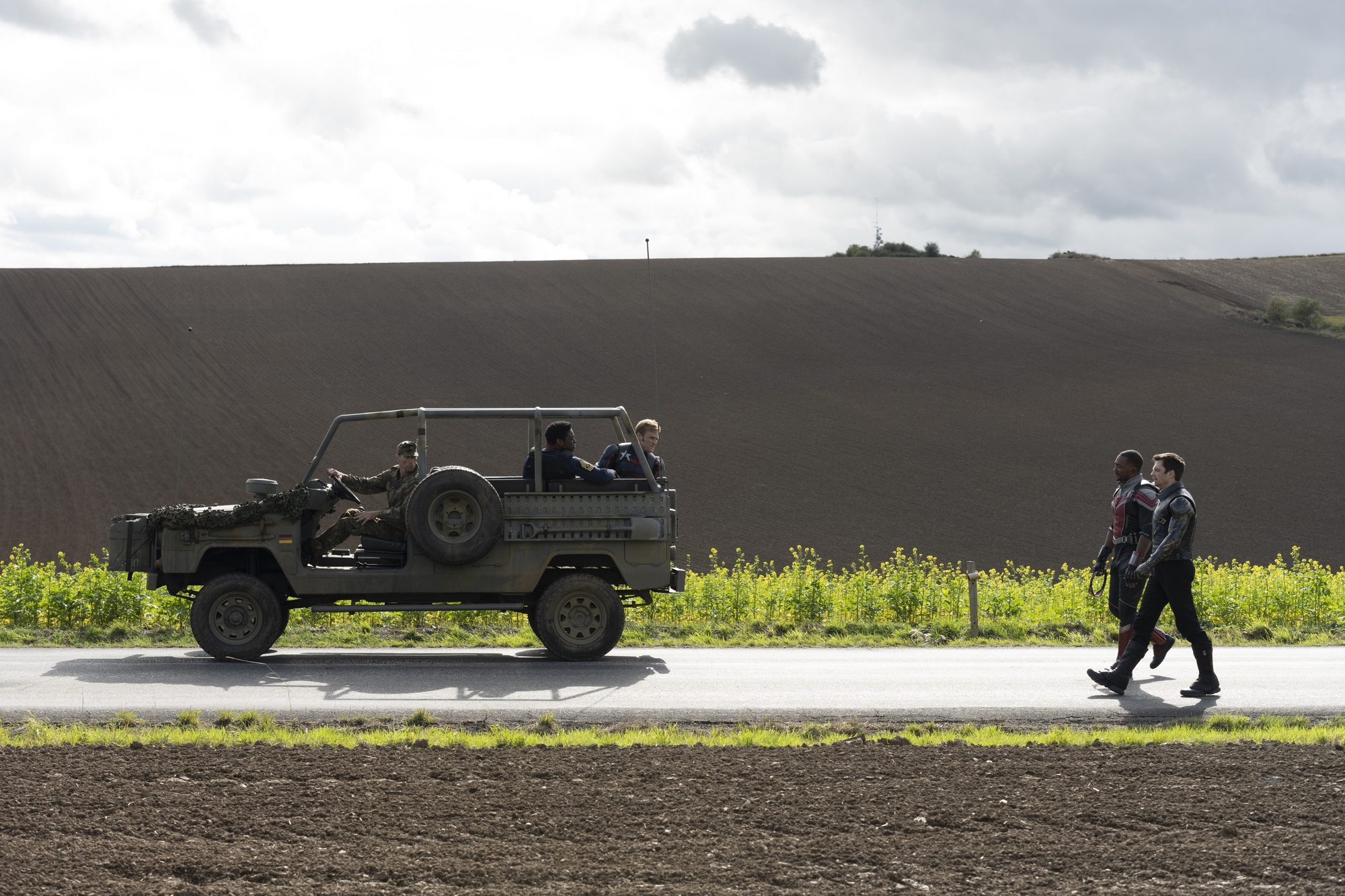 S1E2_005.jpg S1E2_005.jpg