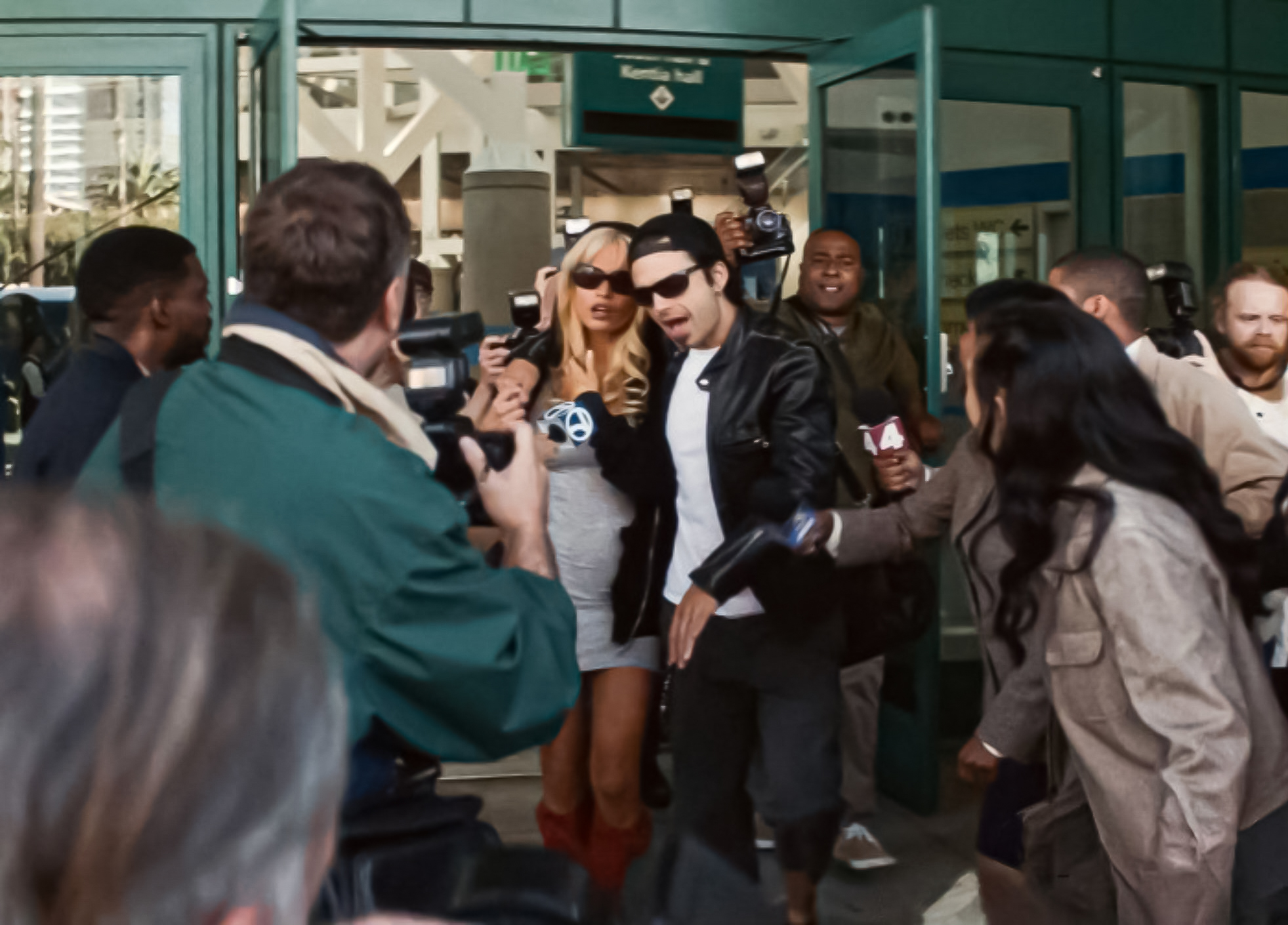 S1E02_040.jpg S1E02_040.jpg